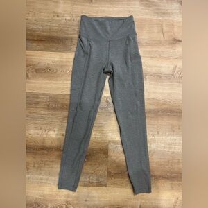 American Eagle The Everything Pocket leggings.